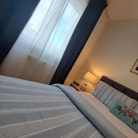 Cozy Bedroom In Lucan, Pansiyon