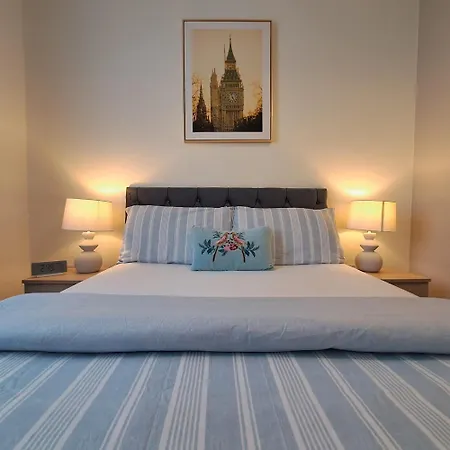 Pansiyon Cozy Bedroom In Lucan,