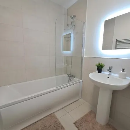 Cozy Bedroom In Lucan,