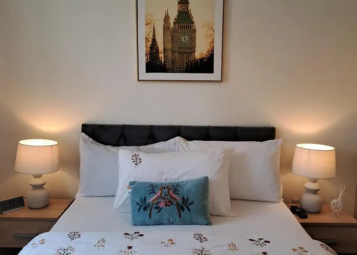 Cozy Bedroom In Lucan, Homestay szállás