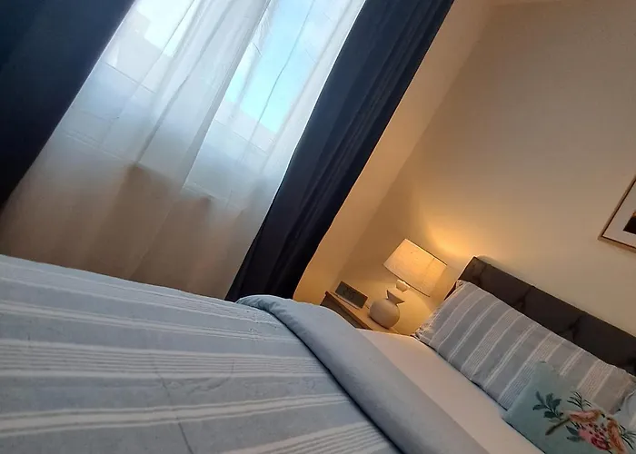 Cozy Bedroom In Lucan, ホームステイ