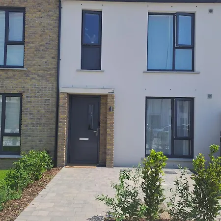 Cozy Bedroom In Lucan, 都柏林