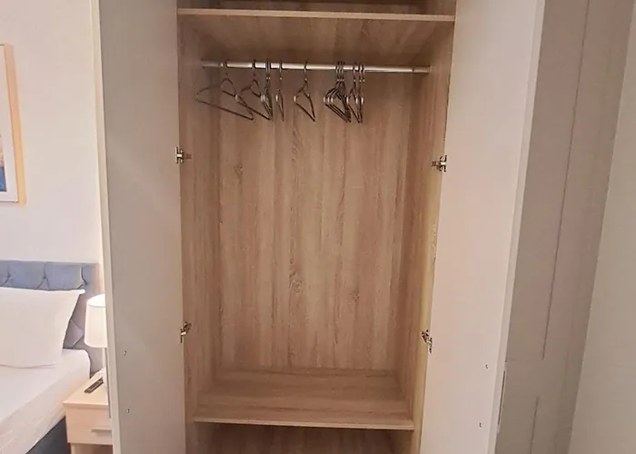 Cozy Bedroom In Lucan,