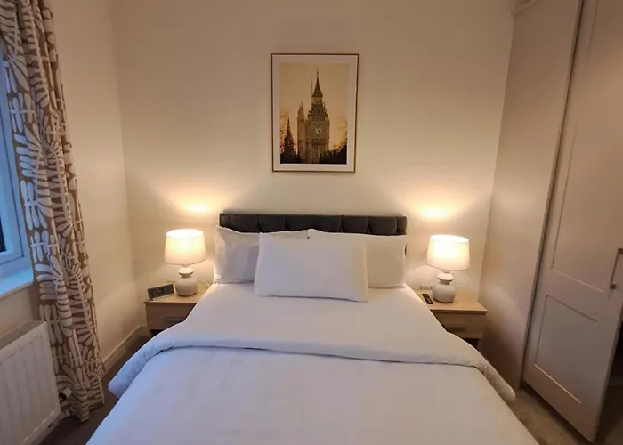 Cozy Bedroom In Lucan, *